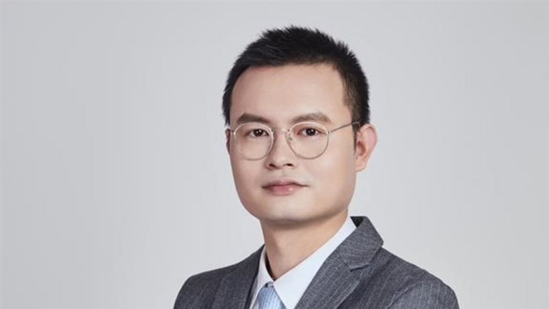 الدكتور نادر رونج،