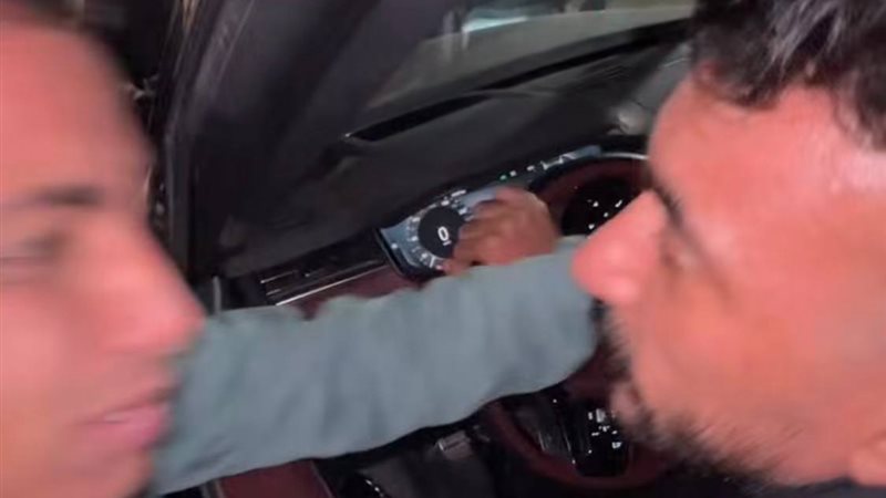 أحمد العوضي ومعجب