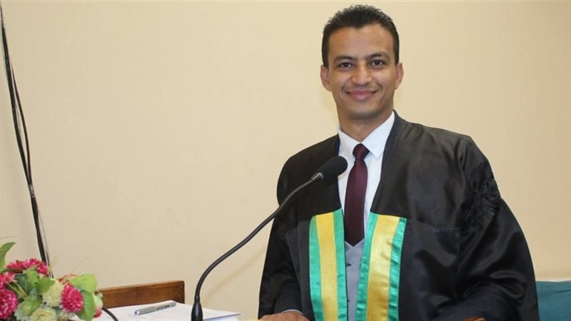 الدكتور قياتى عاشور