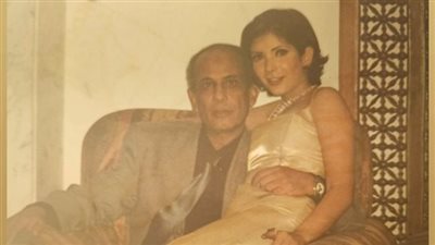 أفتقدك بشدة.. منى زكي توجه رسالة مؤثرة لوالدها الراحل 