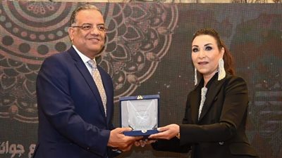 محمود مسلم يحصل على جائزة أفضل كاتب صحفي في مسابقة المحاور مفيد فوزي