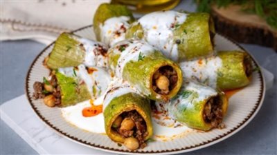 طريقة عمل مخشي الكوسة باللحمة المفرومة وصوص اللبن خطوة بخطوة 	