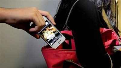القبض على فرد أمن بكوافير وعاطل سرقا مبالغ مالية من مصور بأكتوبر