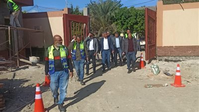 رئيس الجهاز التنفيذي يتفقد مشروعات الصرف الصحي بالإسكندرية