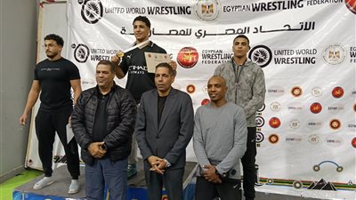 أبطال 