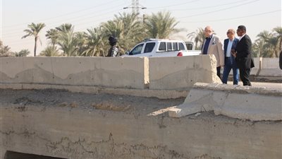 عقب تفقده مخر سنور.. تكليفات هامة من محافظ بنى سويف لمسوؤلى الري بالمحافظة