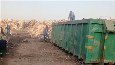 استجابة لـ نيوز رووم .. محافظة القاهرة تنفذ حملة لإزالة القمامة بـ عين الصيرة