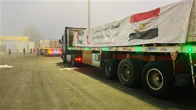 الهلال الأحمر المصري يدفع بـ 130 ألف سلة غذائية و 22 ألف قطعة ملابس شتوية