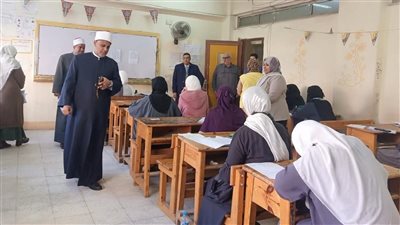 وكيل قطاع المعاهد الأزهرية يتفقد امتحانات النقل بالمرحلة الثانوية