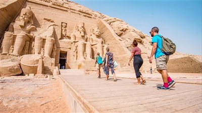 هل تُسهم إضافة 250 ألف غرفة فندقية جديدة في حل مشكلات السياحة؟ 