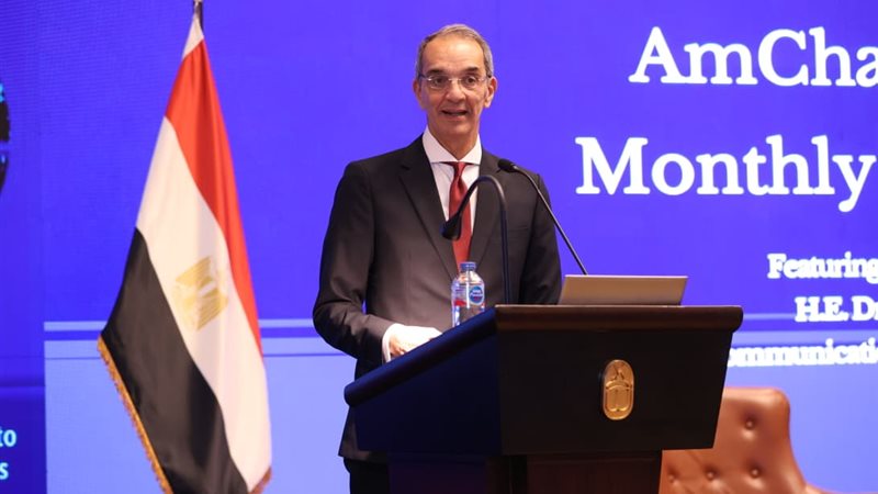 عمرو طلعت وزير الاتصالات