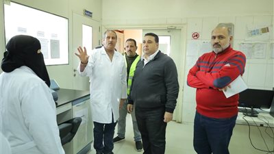 رئيس مياه البحيرة يتفقد المعمل المركزي للصرف الصحي 