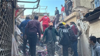الهلال الأحمر يدعم جهود الحماية المدنية في انتشال ضحايا حادث عقار إمبابة