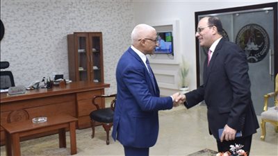 لبحث تعزيز التعاون.. محافظ شمال سيناء يستقبل رئيس جامعة العريش    