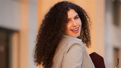 «كارتة مش كيرلي».. موجة سخرية تلاحق البلوجر سلمى عبدالعظيم بعد خلع الحجاب