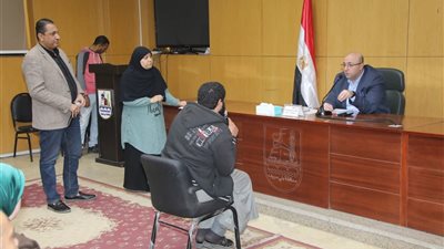 محافظ بني سويف يصرف إعانات عاجلة لأسر في ظروف صحية ومادية حرجة
