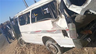 كلهم سودانيون.. مصرع شخص وإصابة 18 آخرين في انقلاب ميكروباص بنصر النوبة بأسوان