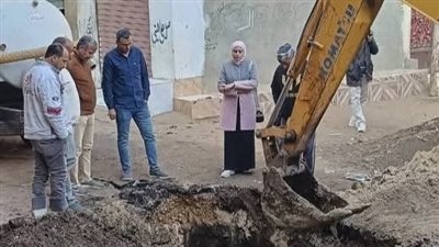 إصلاح تسرب بخط المياه البحاري بمنطقة ميت شهالة بالمنوفية
