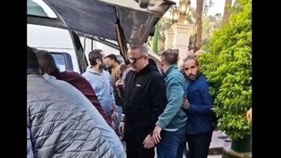أحمد سعيد عبدالغني أول الحضور في جنازة طارق الأمير |بالصور 