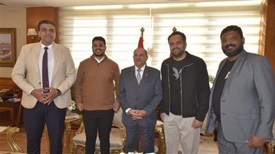 محافظ بورسعيد يلتقي الوفود الأجنبية المشاركة في احتفالات العيد القومي