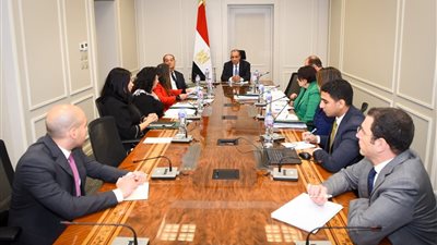 عبد العاطي يجتمع بقيادات وأعضاء القطاع الثقافي بالوزارة