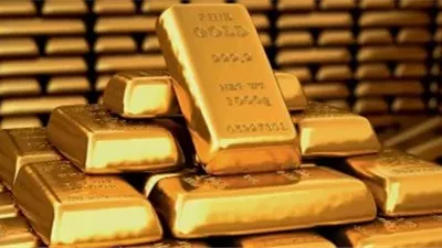 سعر الذهب يحلق فوق 4500 دولار مدفوعاً بتوترات فنزويلا ورهانات الفائدة
