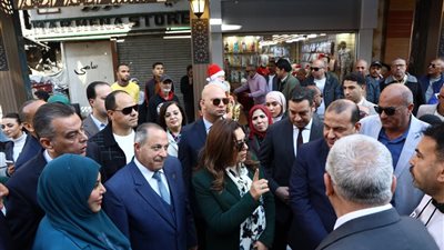 وزيرة التنمية ومحافظ بورسعيد يتفقدان نموذج تطوير أسواق الحميدي والتجاري