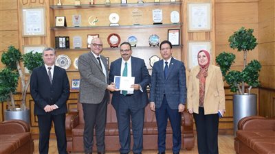مجلس جامعة بنها يكرم الكليات الفائزة بمسابقة أفضل المواقع الإلكترونية