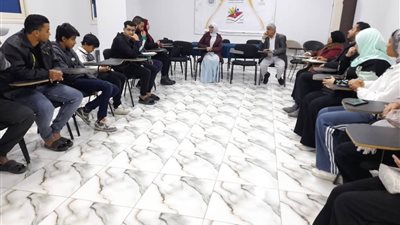 وزارة الرياضة تنظم ورشة عمل عن الشعر بمركز سليم الحي للتنمية الشبابية بالسويس