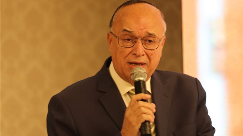 السفير محمود كارم