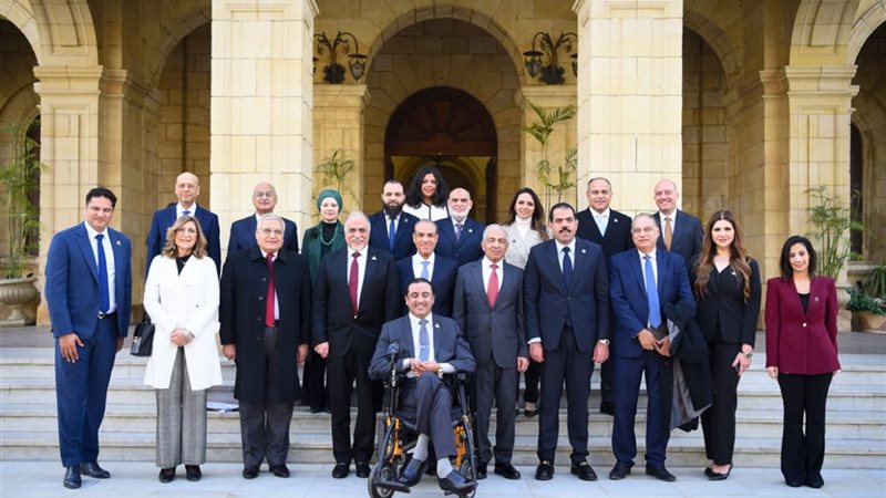 وزير الخارجية يجتمع