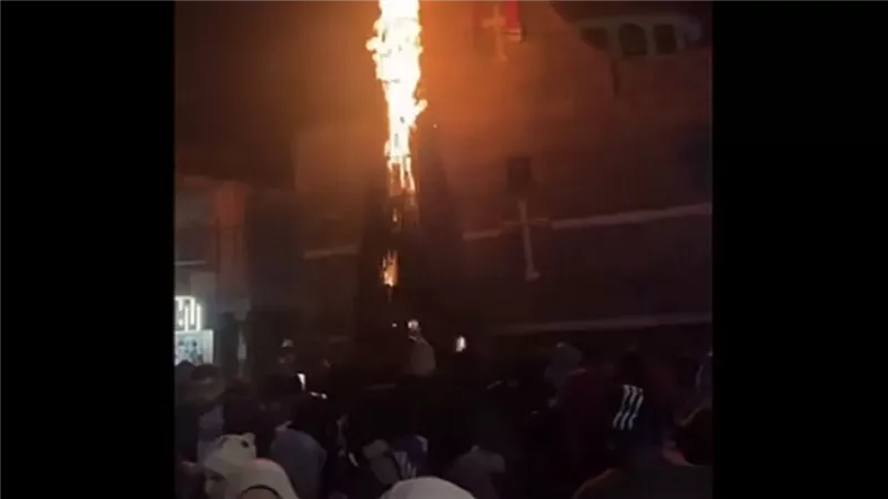 حريق شجرة عيد الميلاد