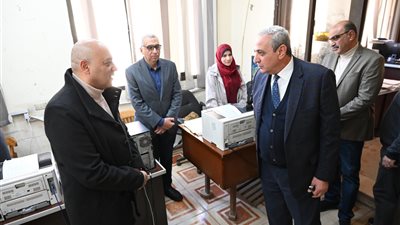 توجيهات محافظ الغربية خلال جوله مفاجئة بإدارات ديوان عام المحافظة