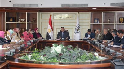 سكرتير عام مساعد بنى سويف يوجه بالتواصل مع المواطنين لتيسير إجراءات التصالح