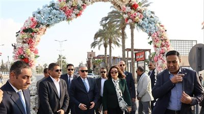 وزيرة التنمية المحلية ومحافظ الإسماعيلية يفتتحان ميدان المحافظة | صور  