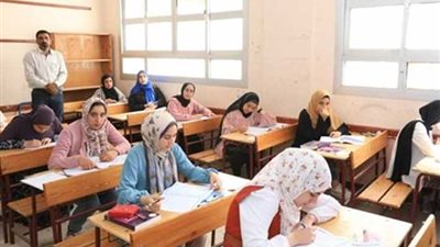 كان بيصور بالموبيل.. ضبط حالة غش إلكتروني بامتحانات الشهادة الإعدادية بالمنيا