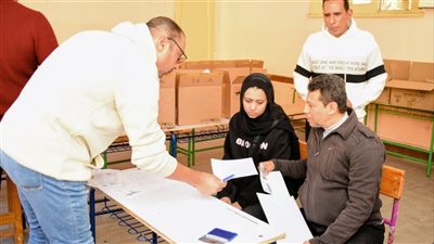 الغرباوي يتابع عملية توزيع التابلت المدرسي بمدرسة بورسعيد الثانوية بنات