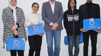 محافظ السويس يكرم الفائزين بمسابقة إيسف للعلوم والهندسة