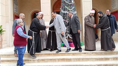 رئيس مدينة كفر الدوار يهنئ كنيسة الفرنسيسكان بعيد الميلاد المجيد