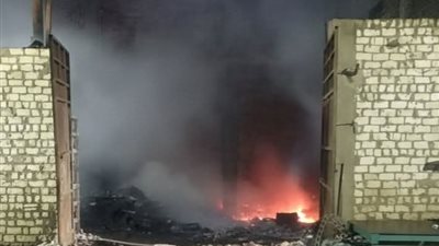 الحماية المدنية تسيطر على حريق بمخزن للخردة بمنطقة كفر حودة في السويس