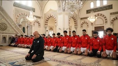حقيقة صورة حسام حسن مع لاعبي منتخب مصر داخل إحدى مساجد أغادير