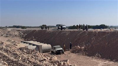 نجاة بأعجوبة على الصحراوي الغربي.. انقلاب ربع نقل يصيب شخصين وتحطم السيارة 