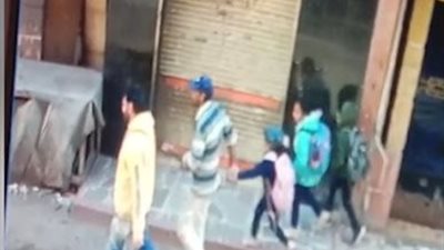 شهامة مزارع تحولت لاتّهام بالخطف.. الحقيقة الكاملة وراء فيديو طفلتي البحيرة