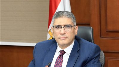 محافظ الجيزة يستعرض خطة القوافل الطبية في الـ6 أشهر الأولى من 2026