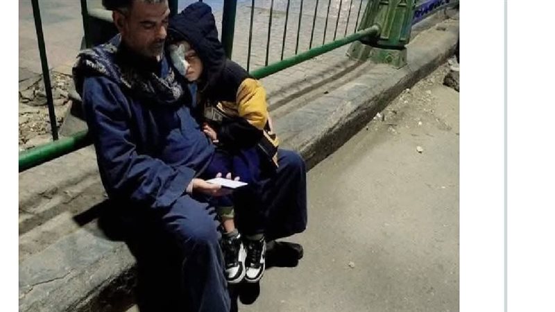 طفل يفقد عينه داخل