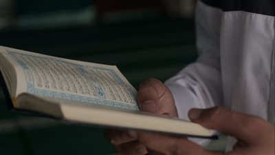 ما حكم رد السلام أثناء تلاوة القرآن؟.. دار الإفتاء توضح