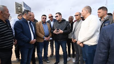 وزير الإسكان يتفقد أعمال مرافق 