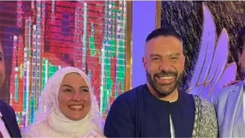 محمد خميس وزوجته