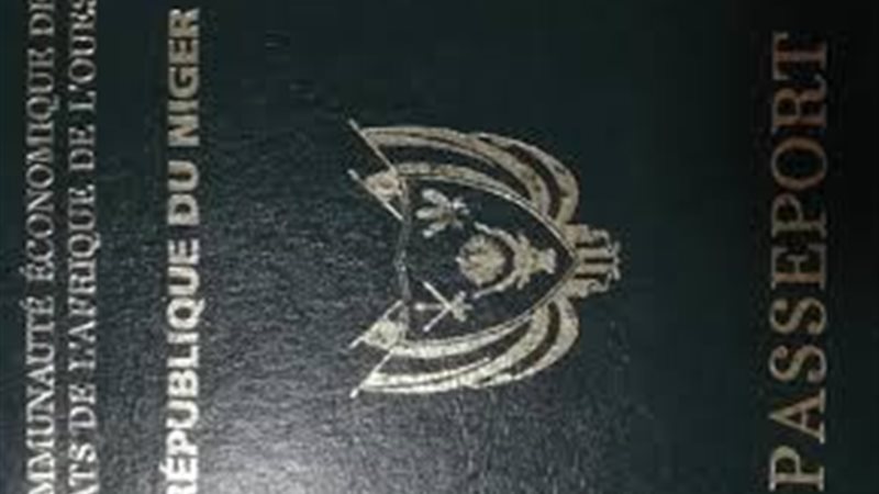 النيجر يعتمد جواز