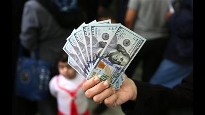 تحوطات قياسية ضد الدولار بين عملاء بنك عالمي مع تصاعد المخاوف في 2026